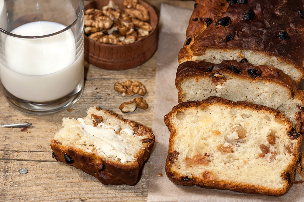 Walnut and sultana bread with almonds