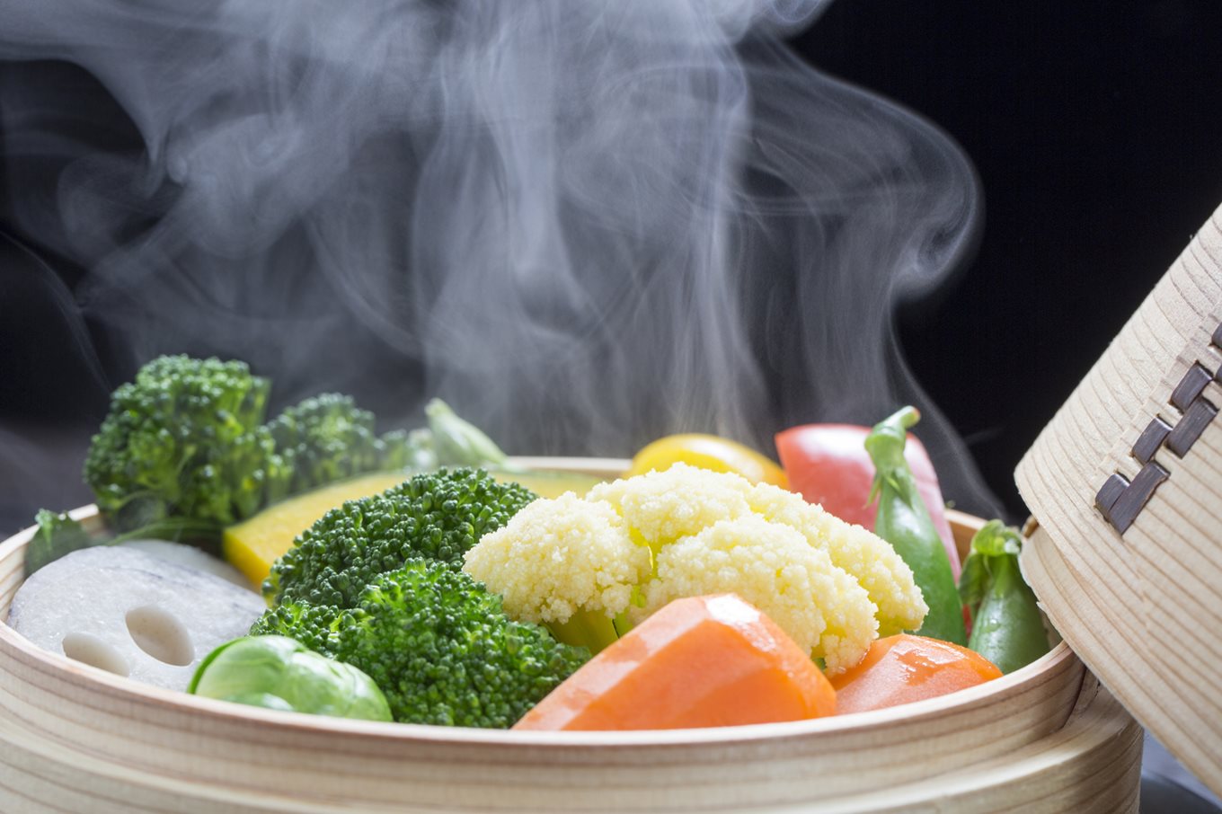 Steaming vegetables