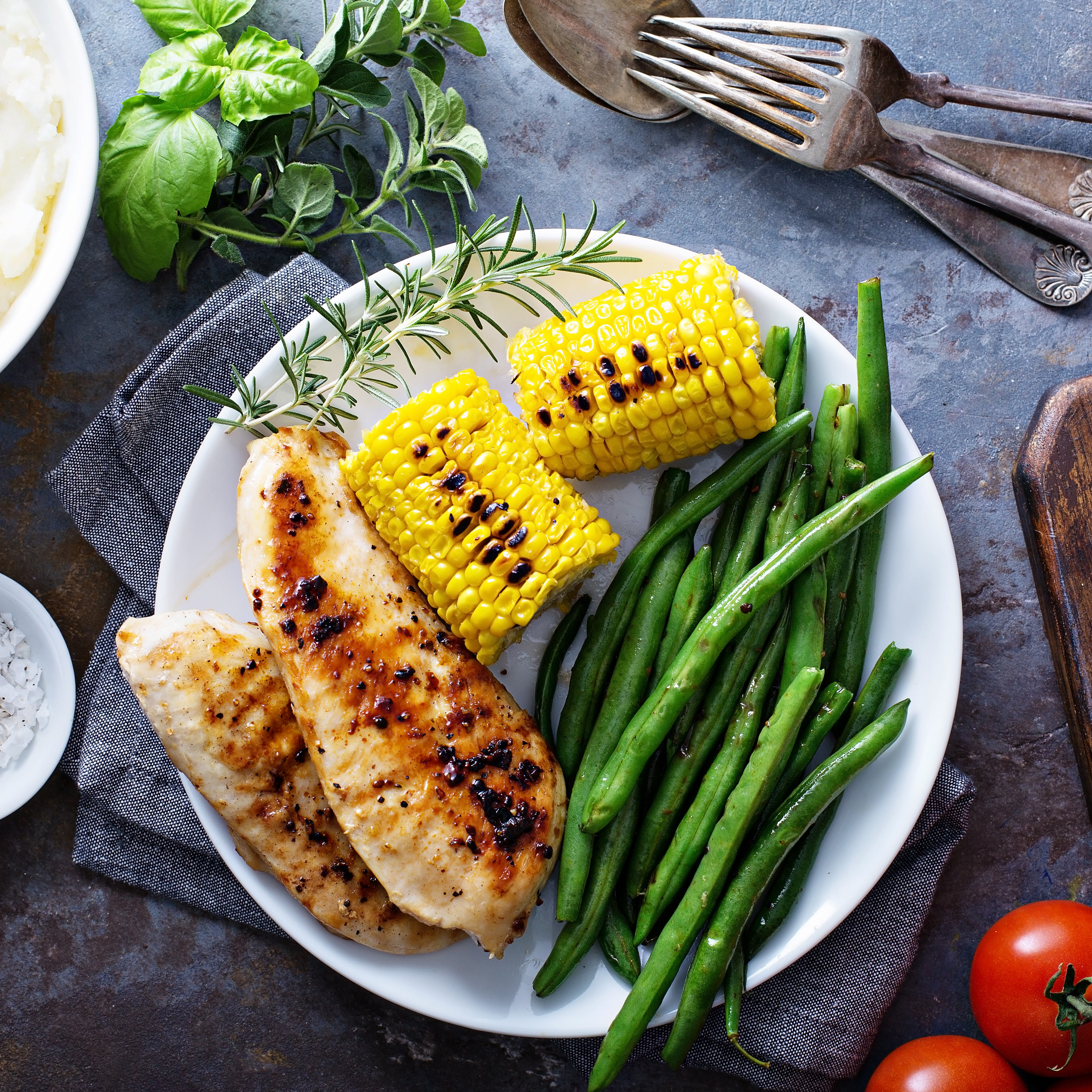 Barbecue chicken with corn on the cob and green beans