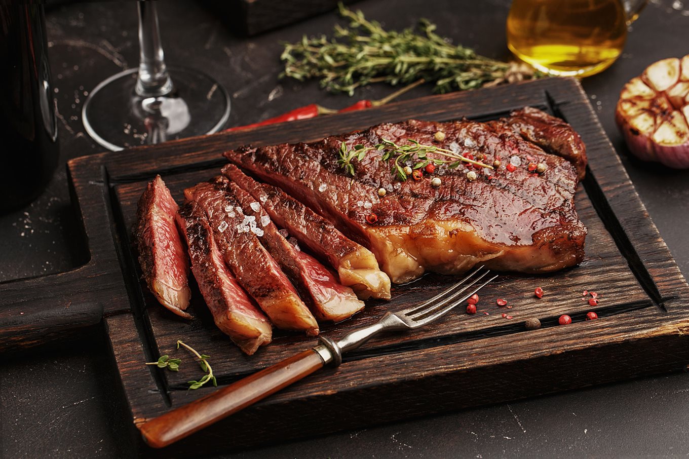 https://www.safefood.net/getmedia/94101697-3c3f-4fe1-8ae8-5b595d3814ba/medium-rare-steak.jpg?w=2000&h=1333&ext=.jpg&width=1360&resizemode=force