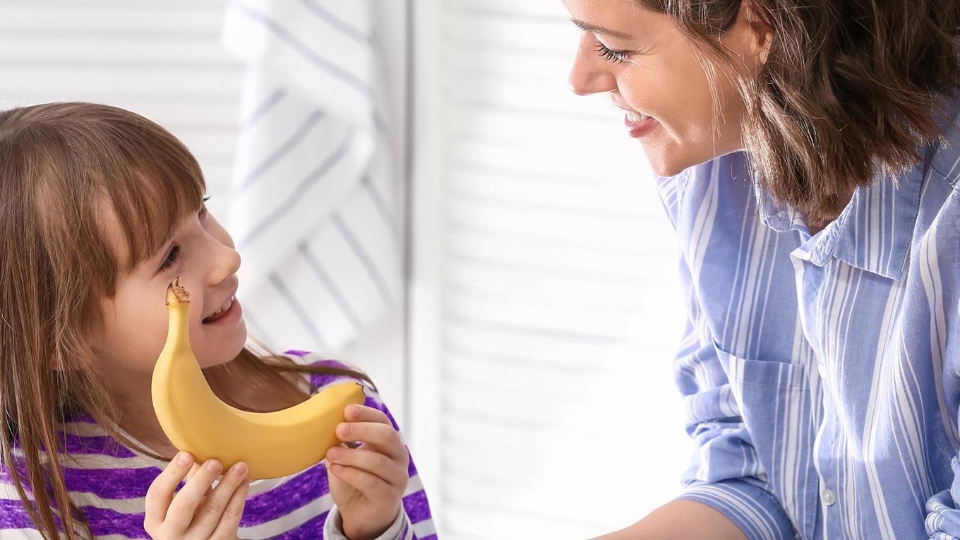 Mum and daughter preparing a lunchbox